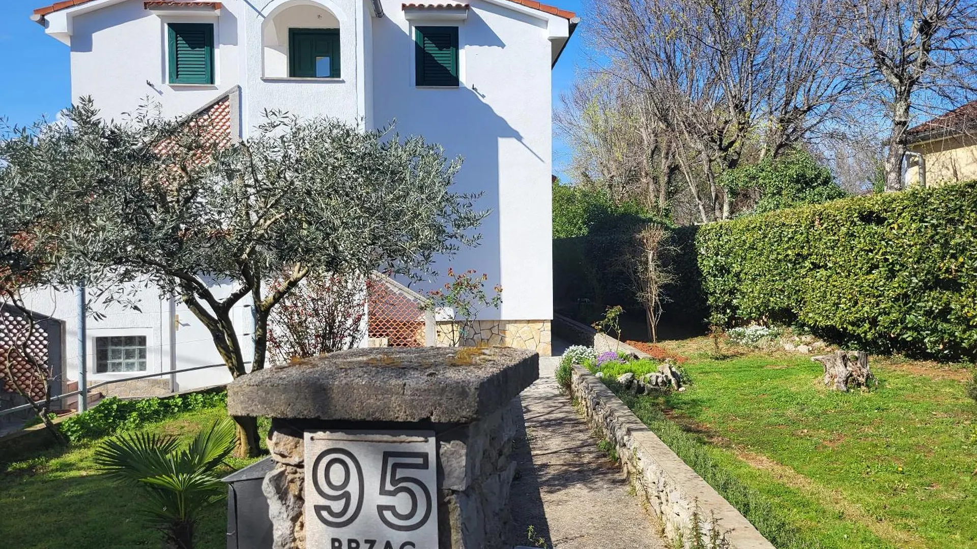 Apartmani Skrnjug location